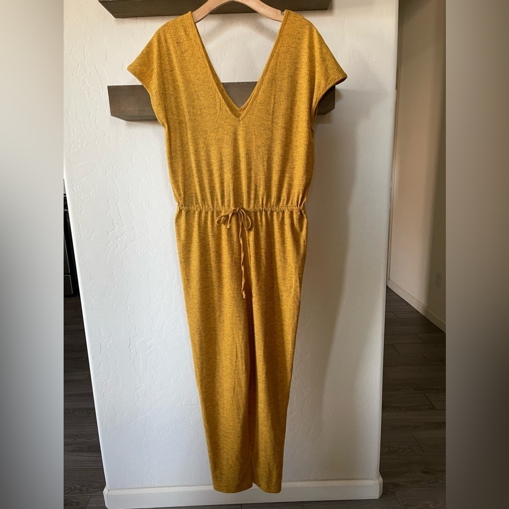 Asos| Mustard Ribbed Jumpsuit, Tapered at the Leg w Drawstring, Size 8•••
